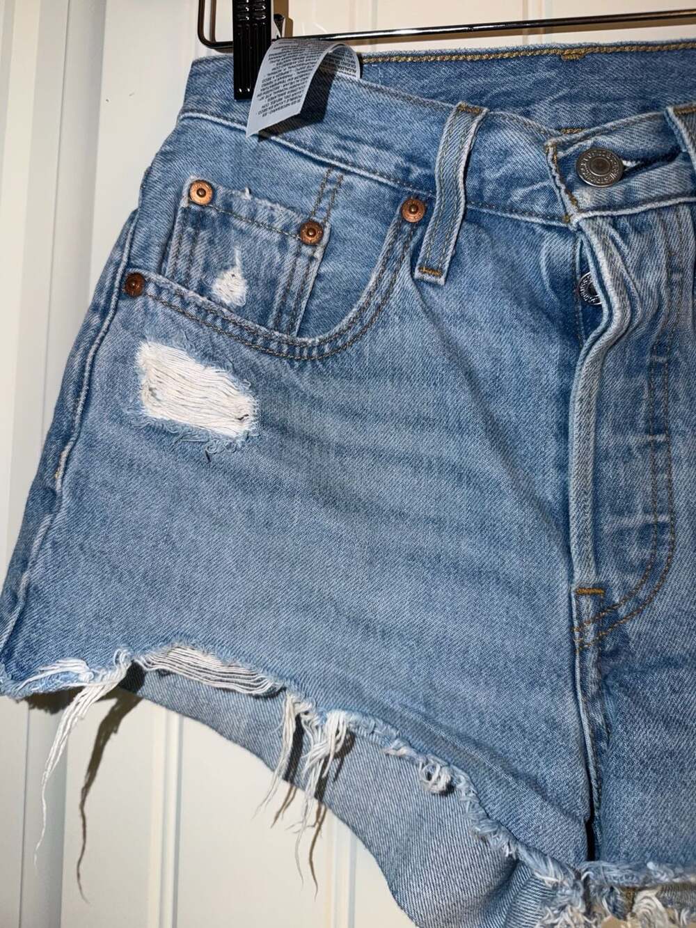 Levi’s 501 Distressed Cutoff Denim Shorts • W24 • High Rise Light Wash 🤍👖 - Picture 5 of 11